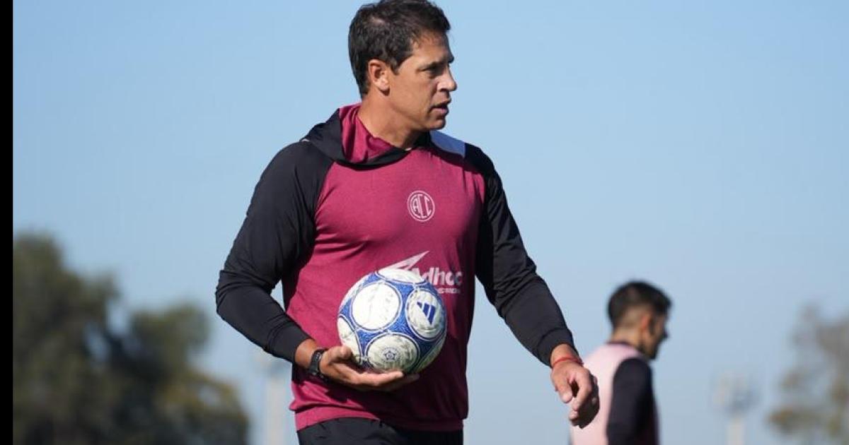 TRABAJO Sebasti�n Domínguez planifica el once para mañana y hoy podría confirmarlo Su idea se basa en un juego ofensivo