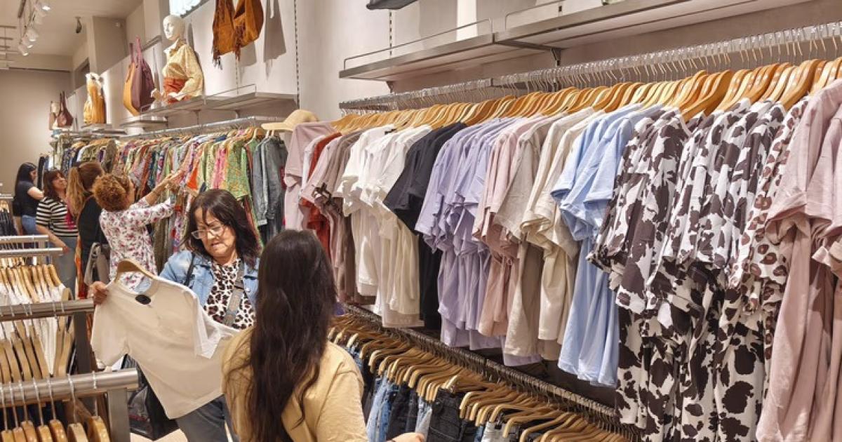 No se detiene la caiacuteda de las ventas de indumentaria en monumental desplome 