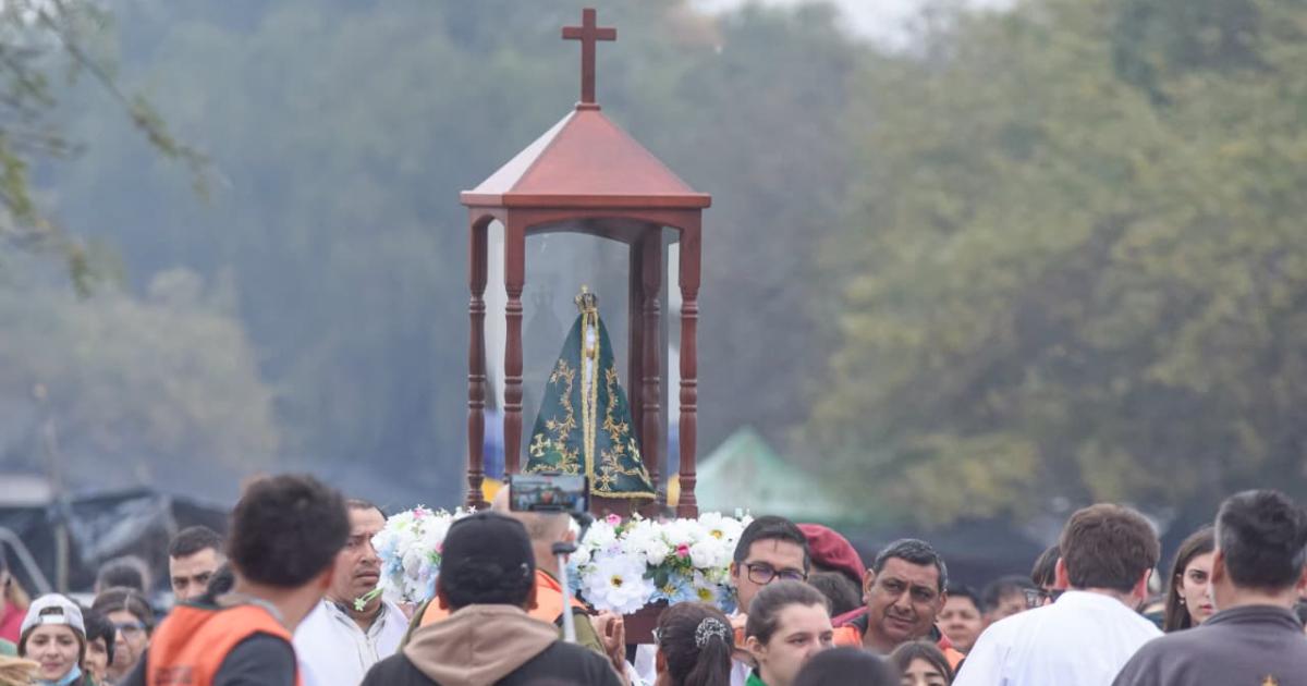 Huachana inicioacute el triduo solemne con el traslado de la imagen al templete y una incesante llegada de peregrinos