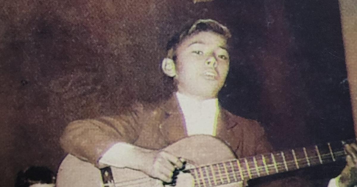 Carlos Miguel Fuentes El Jarillero le cantaraacute a Santiago en la Feria Artesanal