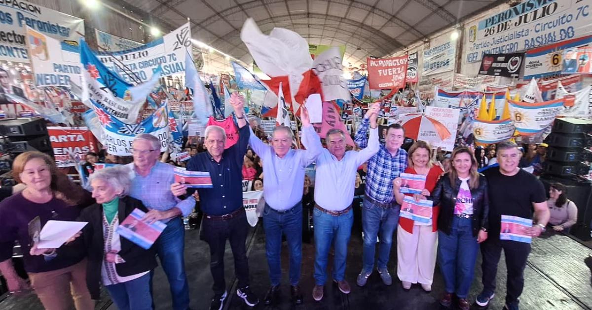 Mario Benavente recibioacute un enorme respaldo en plenarios del Frente Ciacutevico por Santiago