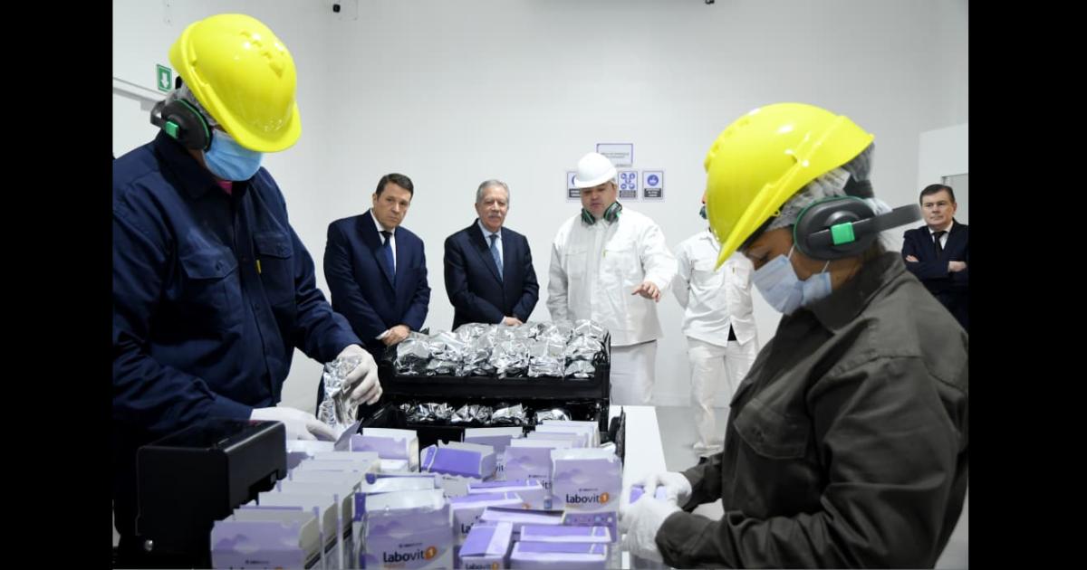 El gobernador Eliacuteas Suaacuterez inauguroacute una nueva moderna faacutebrica en La Banda