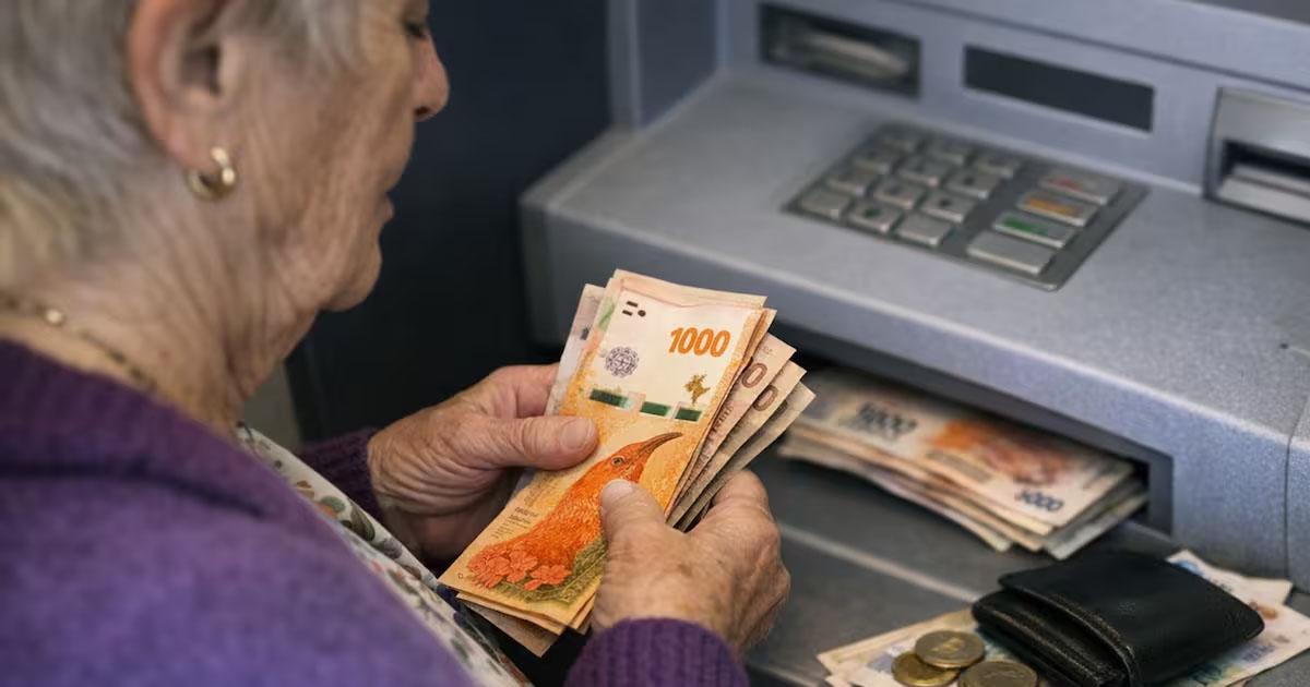 Anuncian el pago de un bono y un nuevo aumento para jubilados y pensionados en agosto