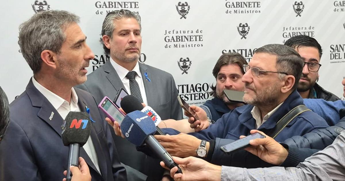 Nos debiacuteamos luego de haber lanzado a la venta el vuelo un espacio como este para afirmar el compromiso con la provincia y con el paiacutes dijo Peacuterez Corral