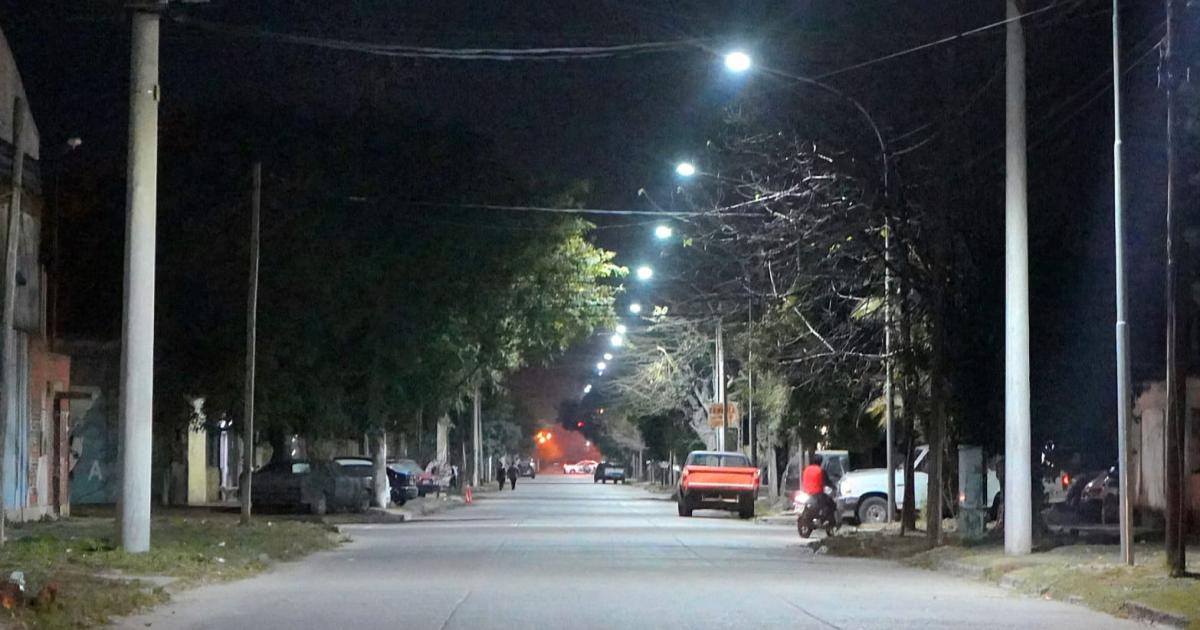 Se habilitoacute obra de iluminacioacuten LED de 600 m sobre la calle Alem