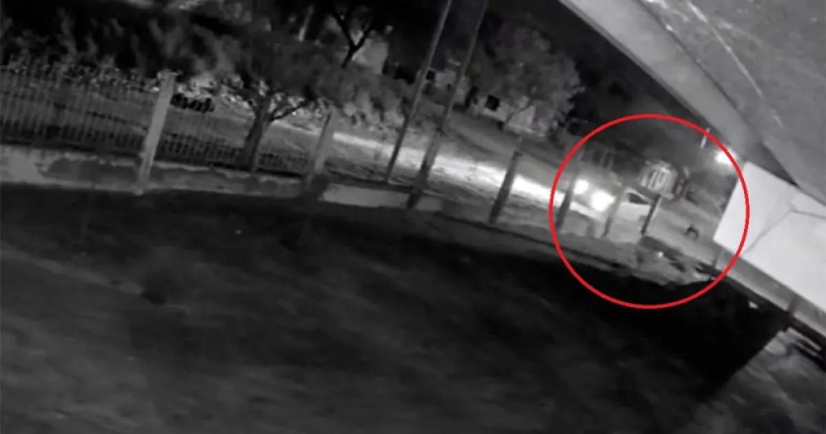 ATAQUE La víctima recibió un disparo cuando se acercó a un automóvil de alta gama y falleció camino al hospital de Las Termas