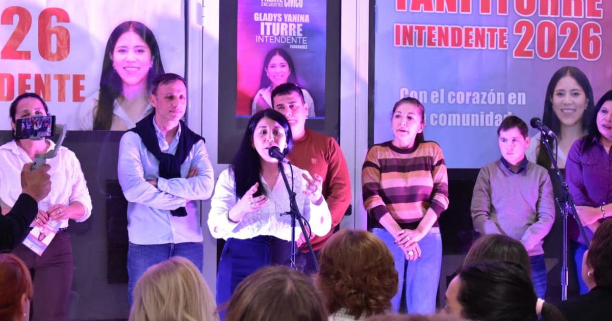 Con una masiva convocatoria Yanina Iturre encabezoacute el cierre de campantildea del Frente Encuentro Ciacutevico en Fernaacutendez