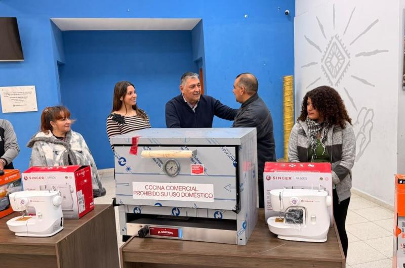 Los emprendedores bandentildeos reciben herramientas