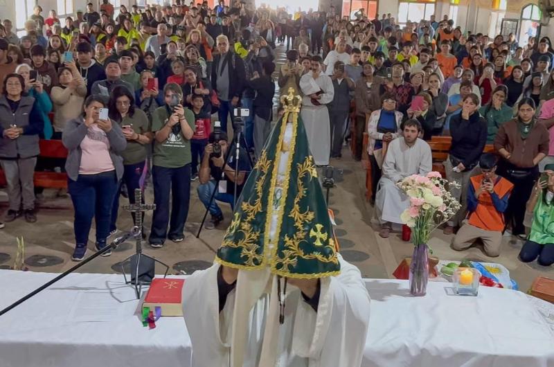 Una multitud participa de la fiesta patronal de la Virgen de Huachana