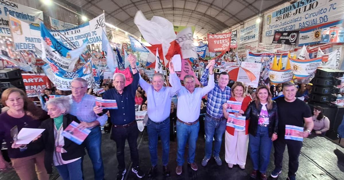 Mario Benavente recibioacute un enorme respaldo en plenarios del Frente Ciacutevico por Santiago