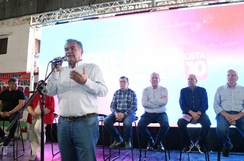 Mario Benavente recibioacute un enorme respaldo en plenarios del Frente Ciacutevico por Santiago 