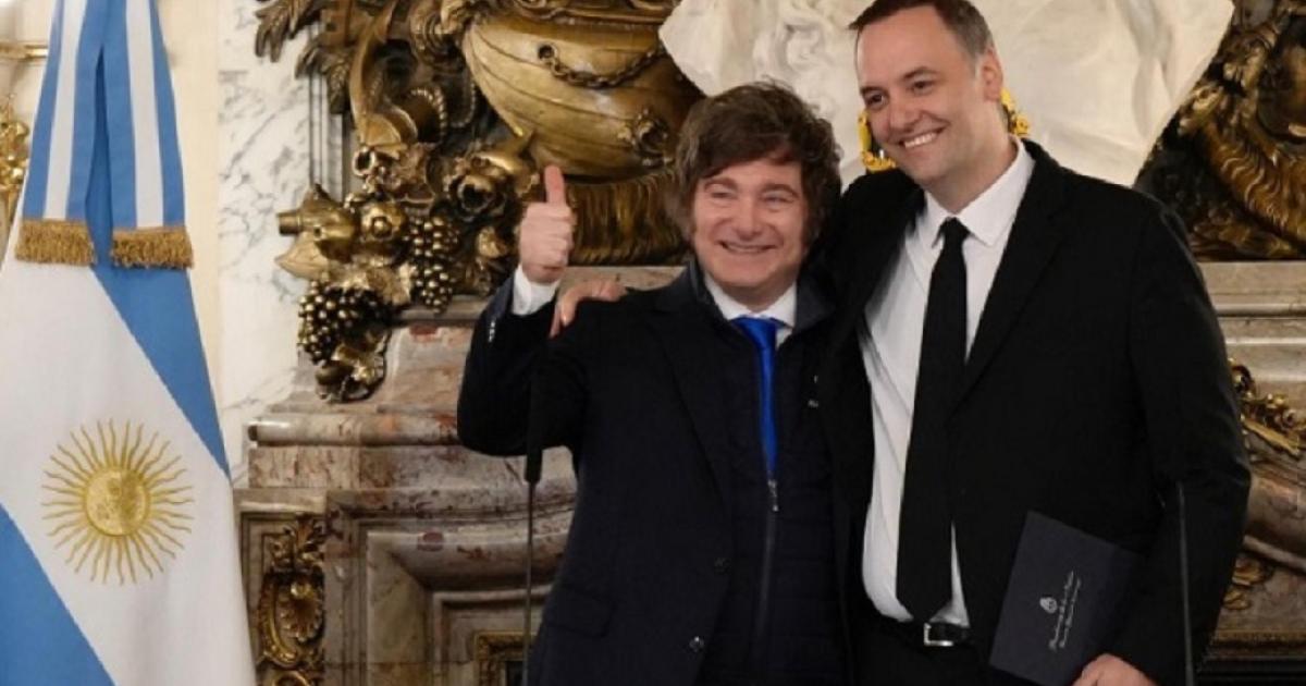 Javier Milei defendioacute a Manuel Adorni y cargoacute contra el periodismo- Para miacute es inocente y honesto