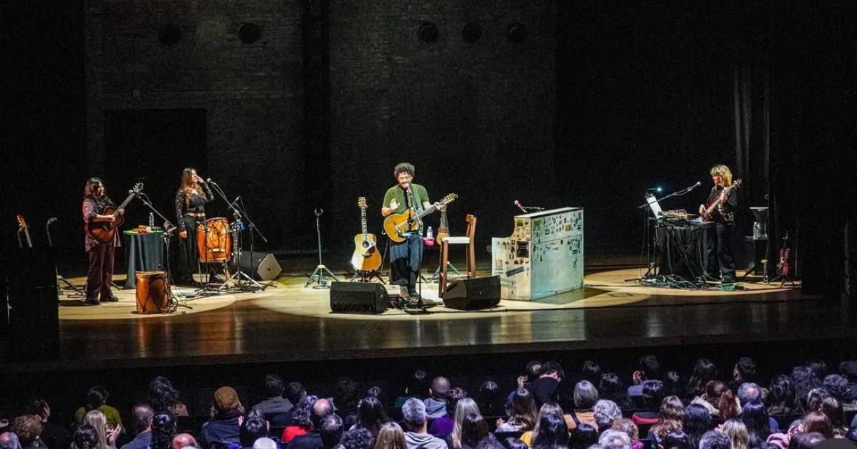 Raly Barrionuevo se presenta esta noche en el Teatro 25 de Mayo