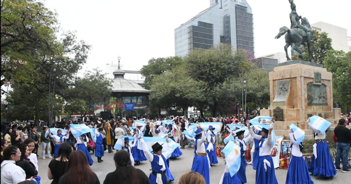 La Municipalidad realizoacute el Santiago Baila con la participacioacuten de maacutes de 50 academias de la ciudad