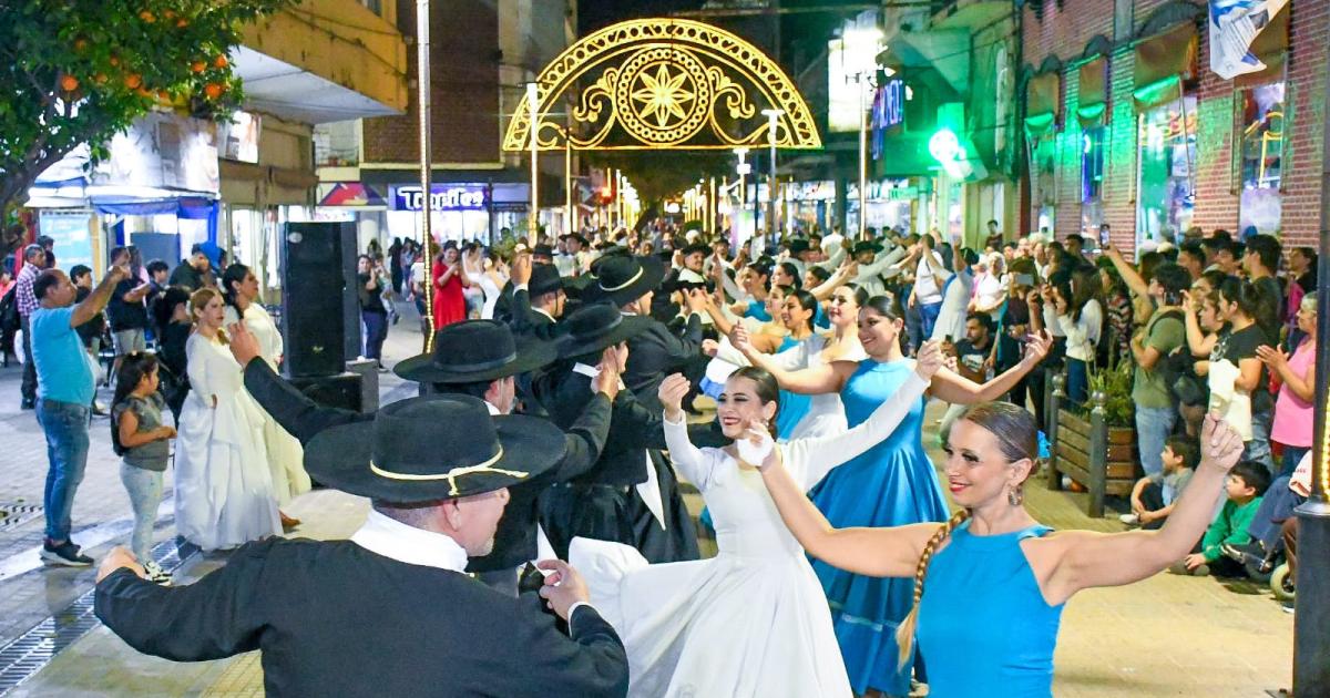 Santiago del estero cerroacute su mes aniversario con danzas por las peatonales y la plaza Libertad