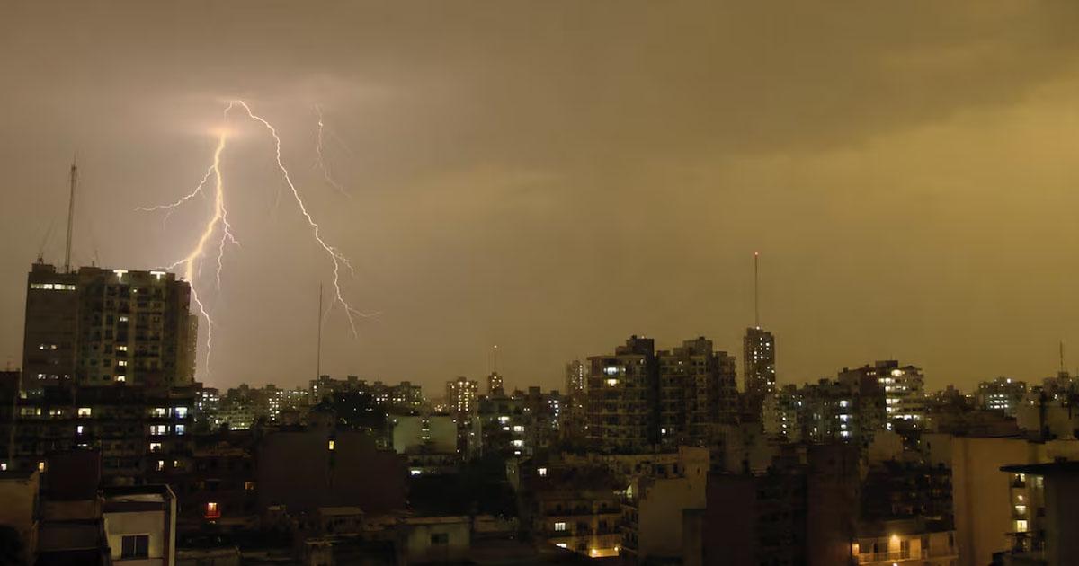 Maacutes de 50 mil hogares sin luz en Buenos Aires por lluvia y granizo