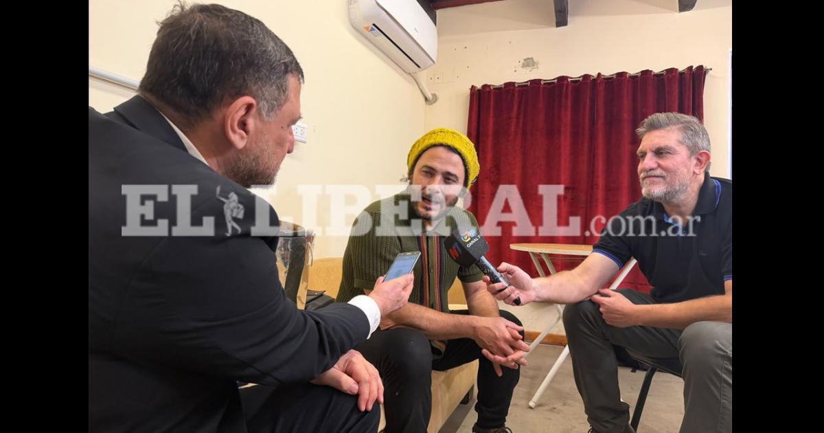 Raly Barrionuevo deslumbroacute con un show de tres horas a teatro lleno y dejoacute reflexiones sobre su identidad y oriacutegenes