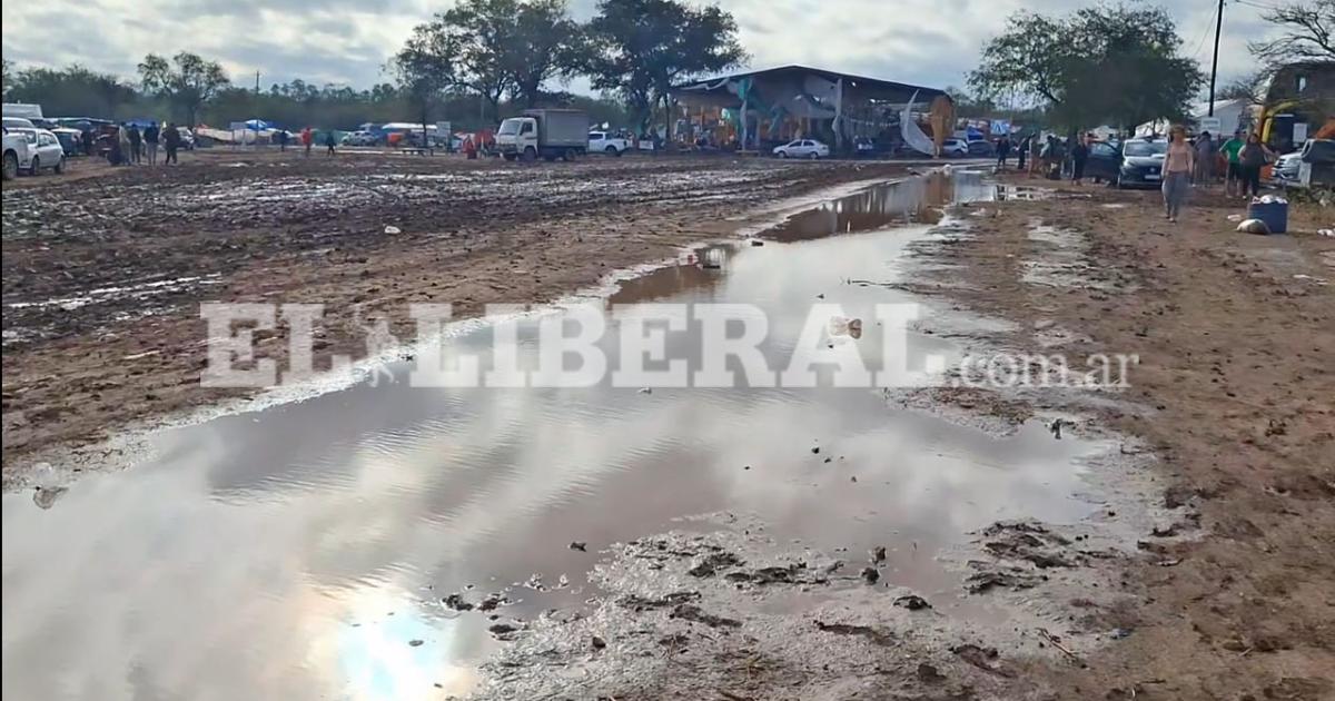 Temporal en Huachana- una copiosa lluvia azotoacute el cierre de la fiesta patronal y dejoacute intransitables los accesos