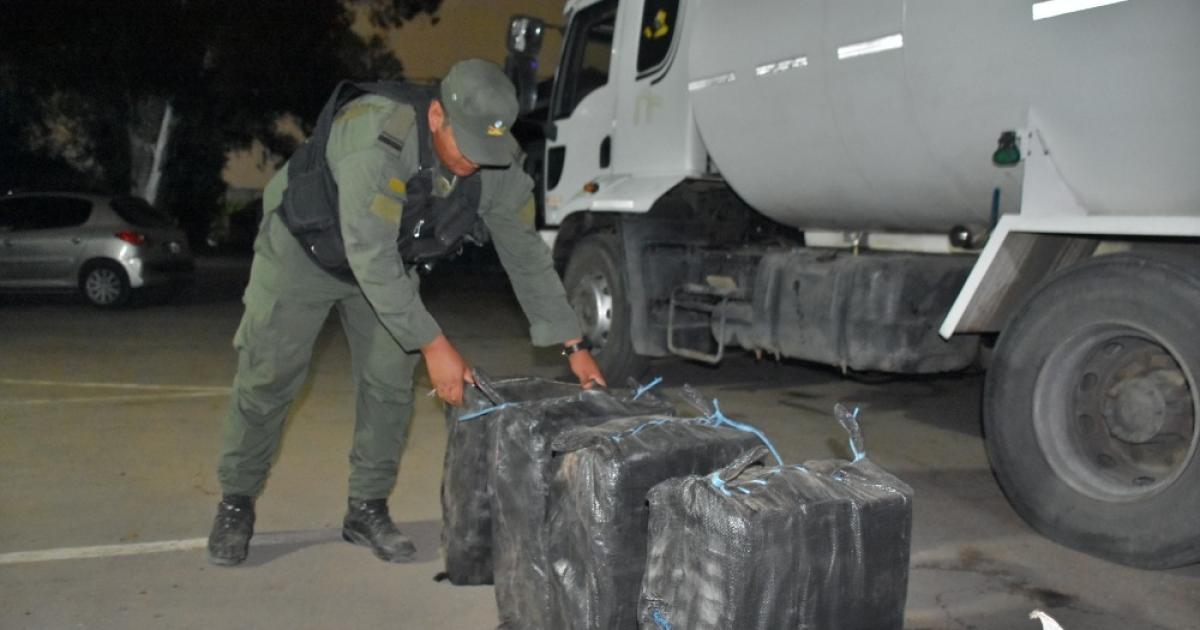 En Santiago cayoacute el cargamento con 446 kilos de cocaiacutena y en Salta hubo seis allanamientos