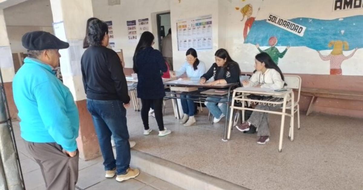 La ciudadaniacutea elige hoy intendentes y concejales en 25 municipalidades de toda la provincia