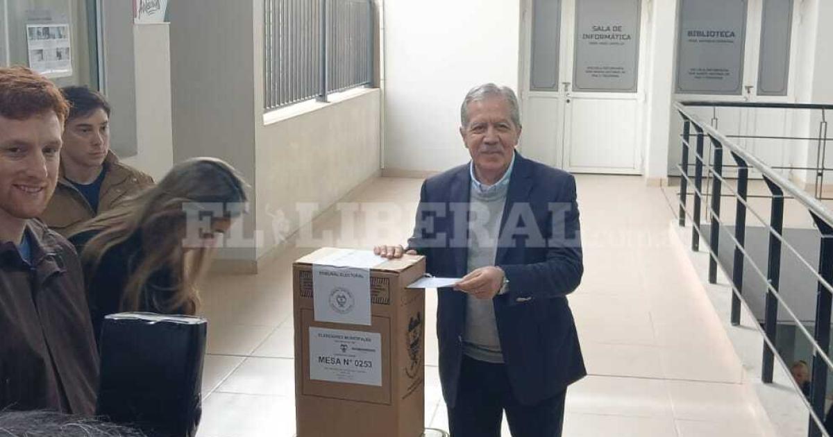 Eliacuteas Suaacuterez- Nos da mucha esperanza hacia el futuro la participacioacuten de la gente sobre todo los joacutevenes