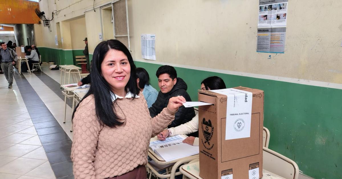 Elecciones en Fernaacutendez- votoacute Yanina Iturre y destacoacute el desarrollo paciacutefico de la jornada democraacutetica