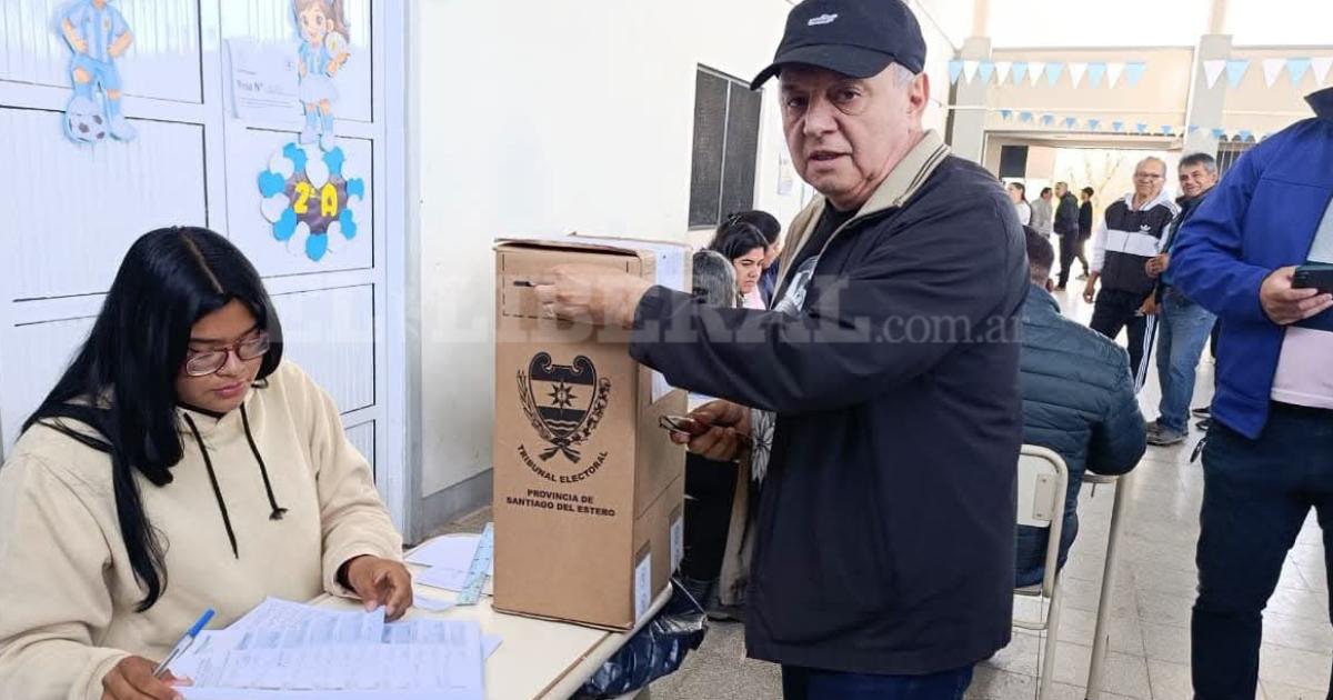 Julio Castro- Lo maacutes importante es que nos dure la democracia