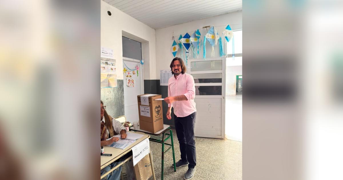 Felipe Cisneros emitioacute su voto y convocoacute a los vecinos a participar de la jornada democraacutetica