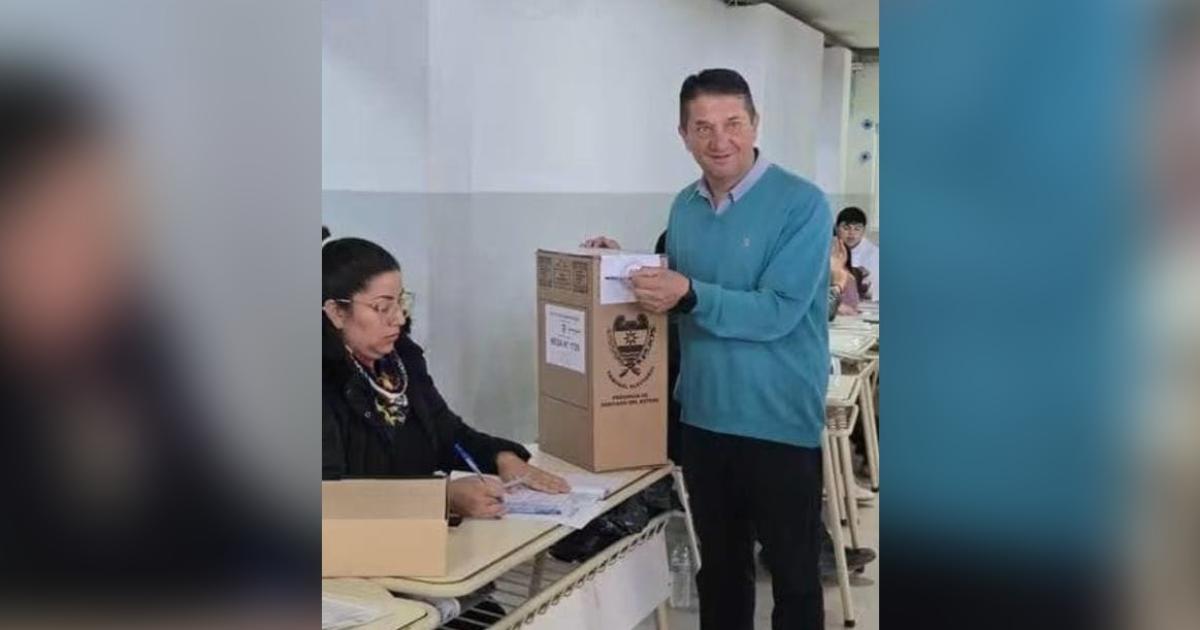 Rubeacuten Timofiejuk votoacute en Antildeatuya y convocoacute a los vecinos a participar de las elecciones