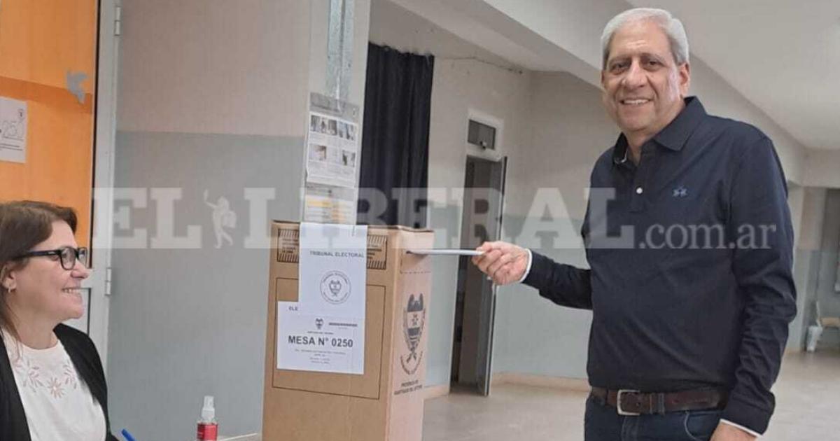 Joseacute Emilio Neder tras votar en Capital- Ninguacuten pueblo sobre la tierra crece en la desunioacuten ni en el individualismo