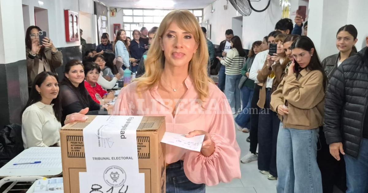 Claudia Zamora emitioacute su voto en La Banda- Lo importante es participar y pedirles a los ciudadanos que concurran a elegir sus autoridades