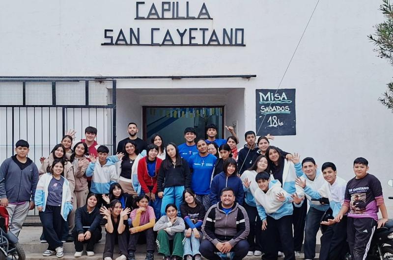 Continuacutea la novena a San Cayetano en capilla Villa Rojas