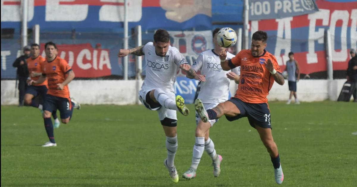 Guumlemes tocoacute fondo- perdiacutea 3-1 el partido fue suspendido por incidentes y Guintildeazuacute presentoacute su renuncia