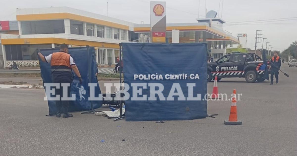 Un motociclista fallecioacute en el acto tras protagonizar un accidente de traacutensito