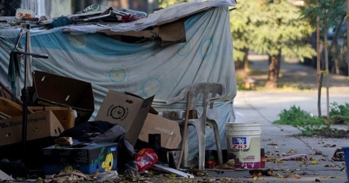 Seguacuten la UCA la pobreza alcanzoacute al 30-en-porciento- y la indigencia al 65-en-porciento-