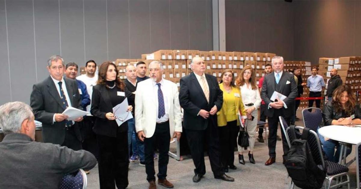 El tribunal electoral inicioacute el recuento oficial de los votos de las elecciones municipales
