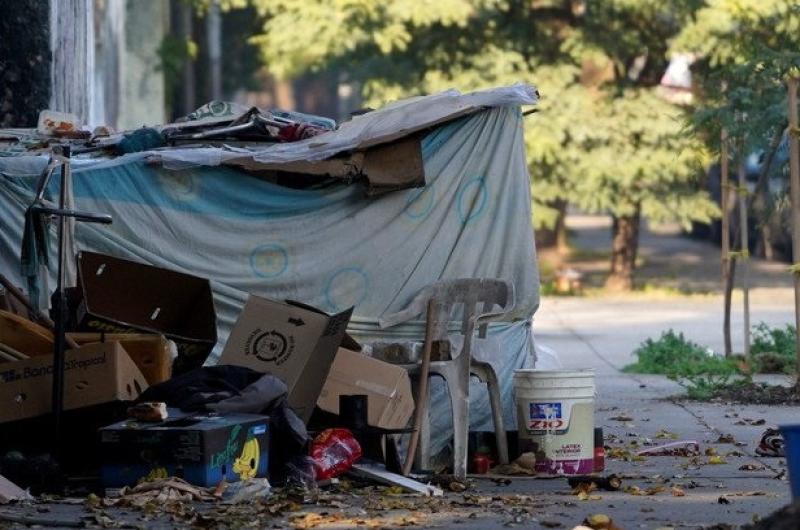 Seguacuten la UCA la pobreza alcanzoacute al 30-en-porciento- y la indigencia al 65-en-porciento-