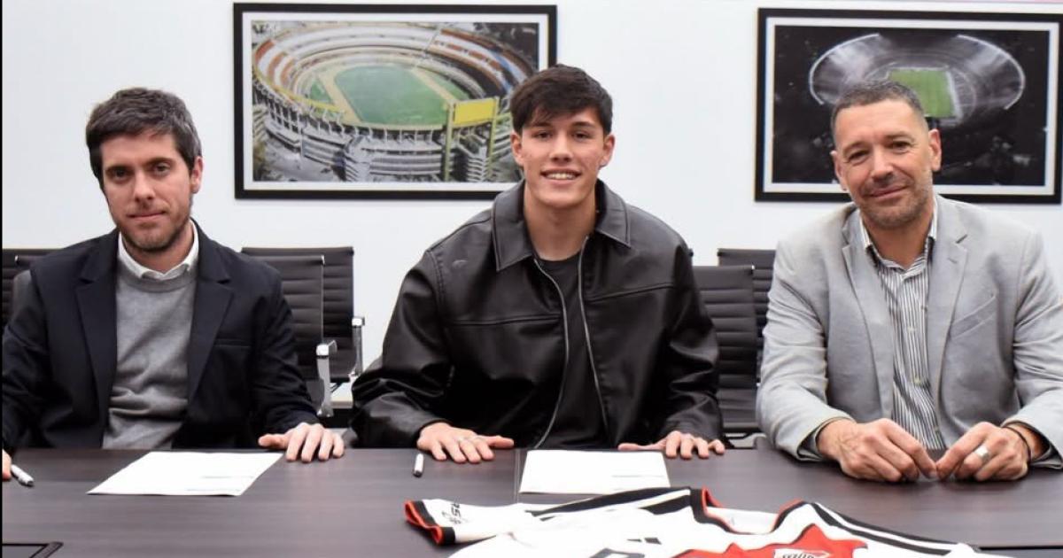Del Santiago Lawn Tennis a River- Juan Segundo Miretti firmoacute su primer contrato profesional