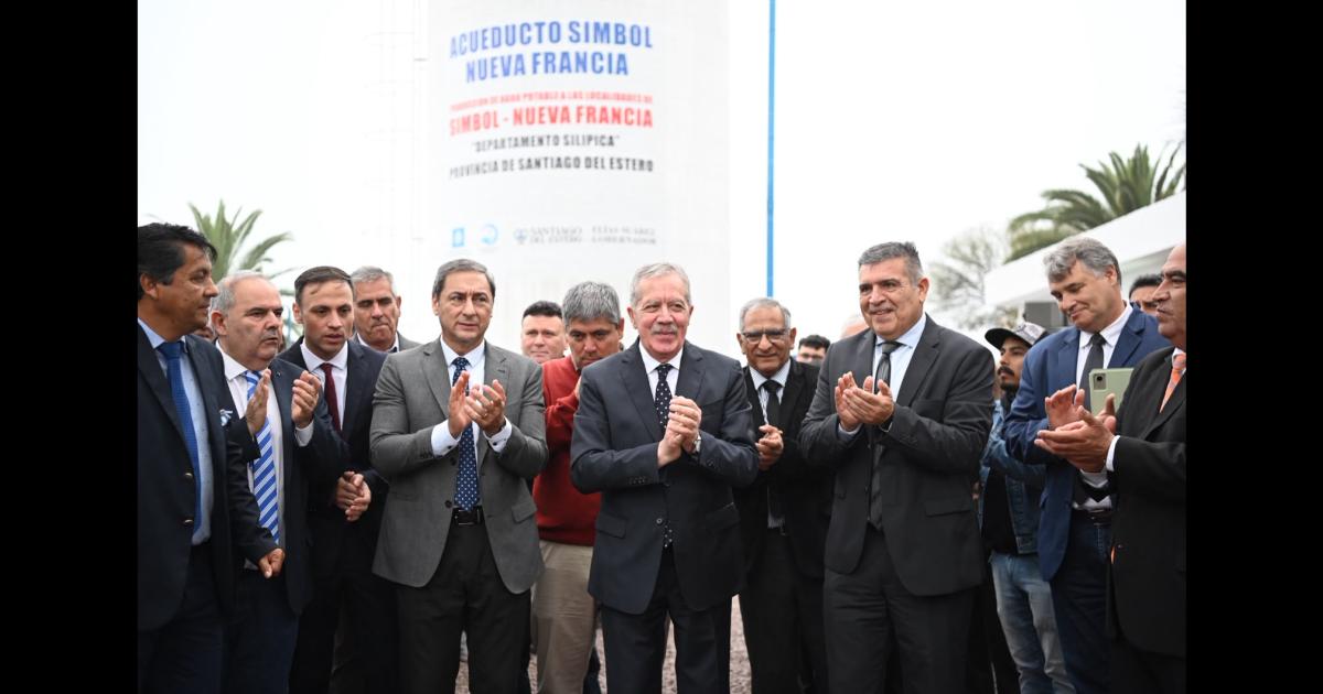 El gobernador Eliacuteas Suaacuterez inauguroacute el acueducto y viviendas sociales en El Simbol y Nueva Francia