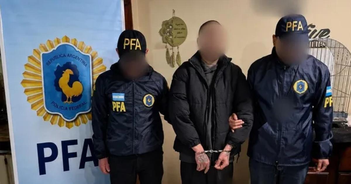 Cayoacute el sicario de los kirchneristas que amenazoacute de muerte a Milei- teniacutea fusiles y tumberas en su casa