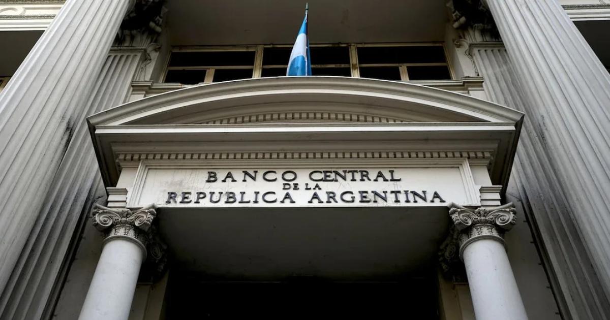 El Banco Central cruzoacute un umbral histoacuterico y las reservas superaron los US 50000 millones