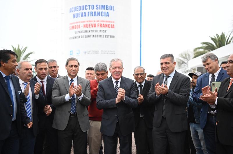 El gobernador Eliacuteas Suaacuterez inauguroacute el acueducto y viviendas sociales en El Simbol y Nueva Francia