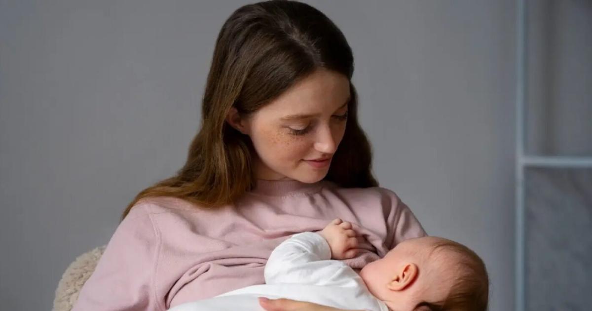 La lactancia materna tiene muchos beneficios psicoemociales y fiacutesicos para la mamaacute y su hijo