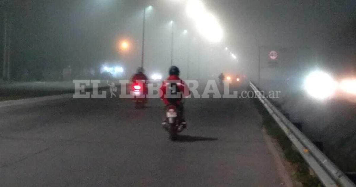 Densa neblina envuelve a Santiago del Estero y piden extremar las precauciones al circular