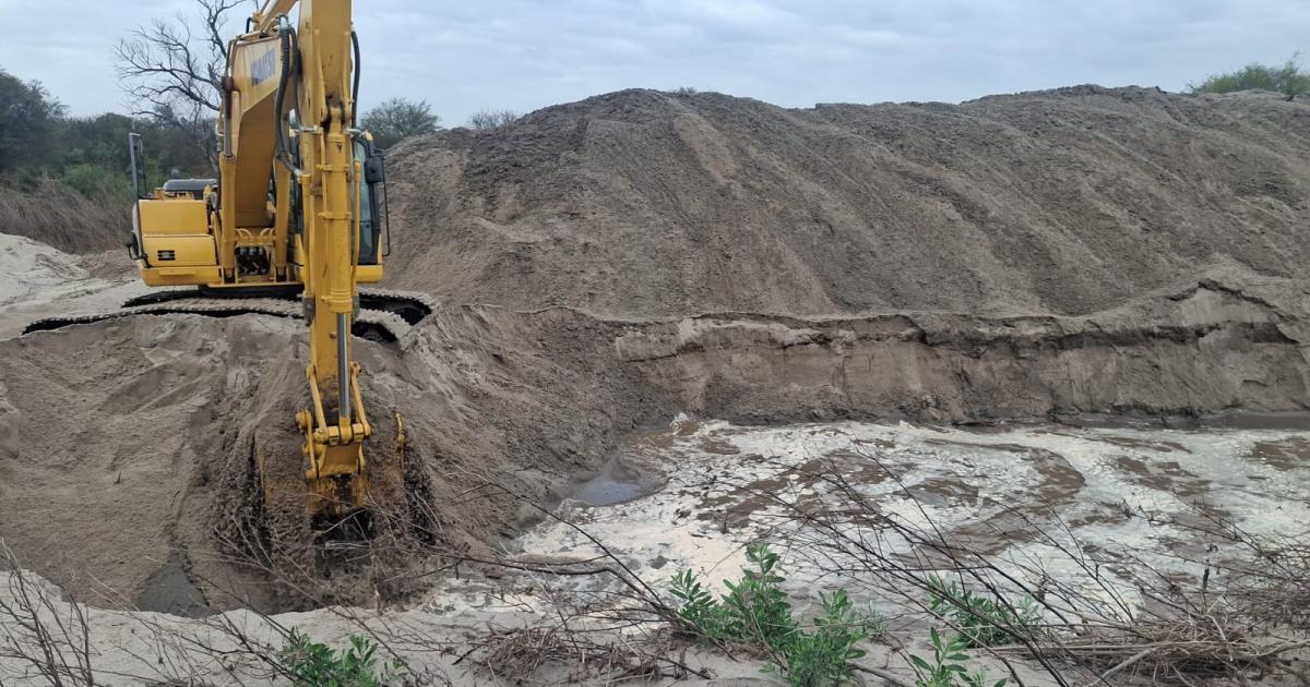 Refuerzan obras preventivas en los riacuteos Dulce y Salado ante posibles lluvias por El Nintildeo