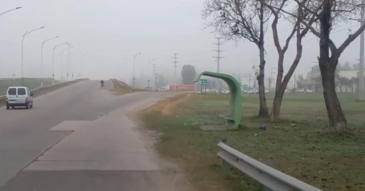 La neblina sorprendioacute a santiaguentildeos y obligoacute a circular con extrema precaucioacuten en la Autopista