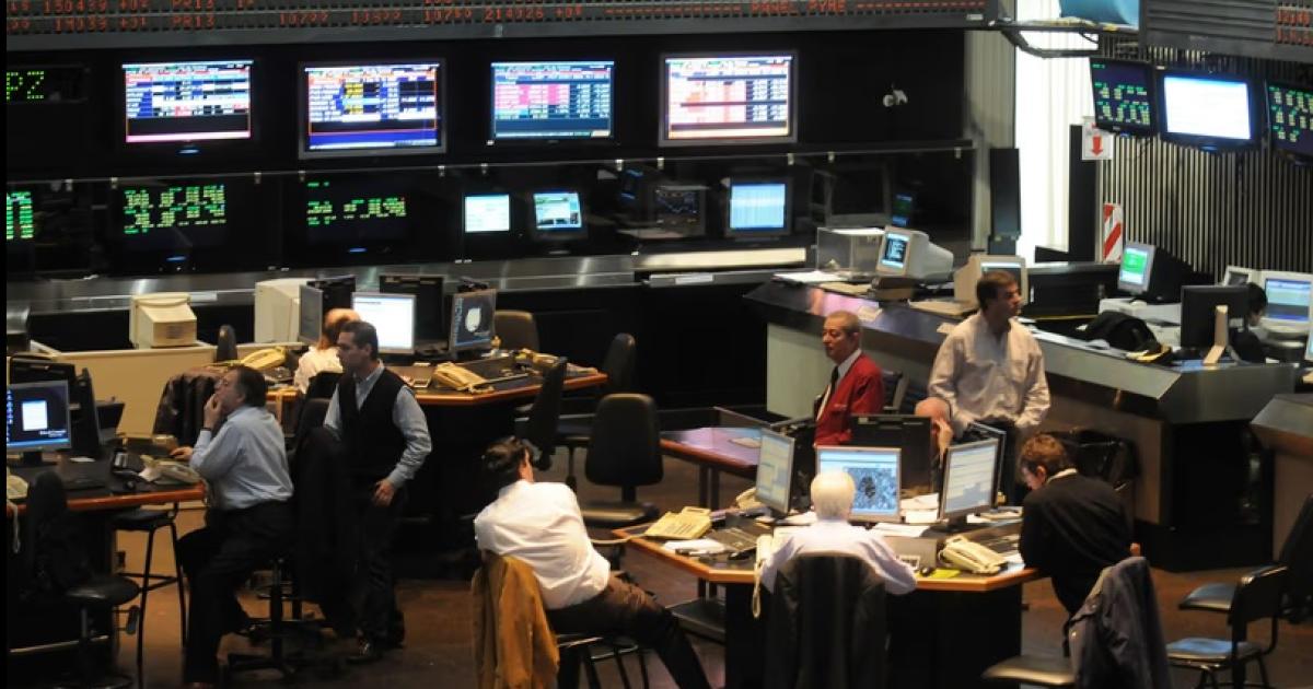Las acciones argentinas cayeron en Wall Street y el riesgo paiacutes volvioacute a subir
