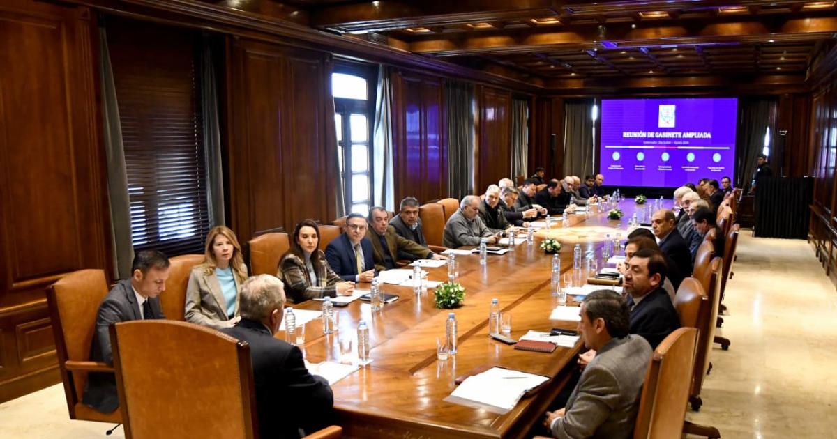 Eliacuteas Suaacuterez convocoacute a una reunioacuten de gabinete ampliada en Casa de Gobierno