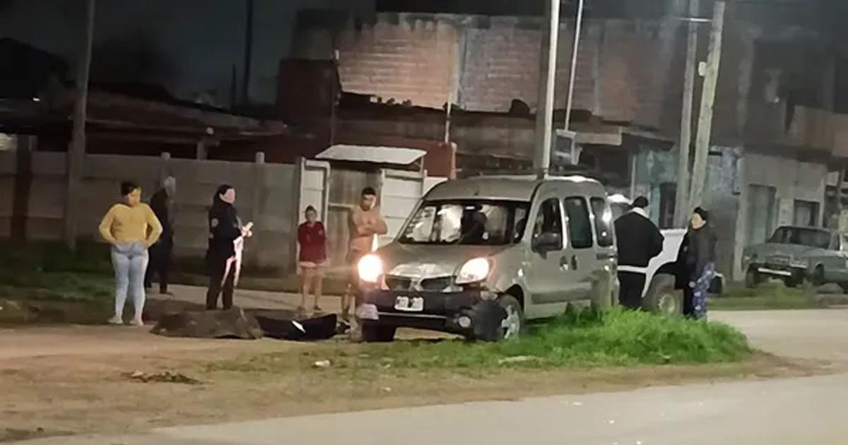 Asesinaron a un remisero que intentoacute proteger a una pasajera de dos motochorros