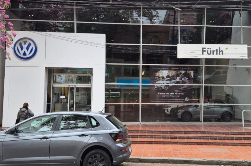 Fuumlrth- cajera acusada de recibir pagos en doacutelares de clientes y no ingresarlos a las arcas de la firma
